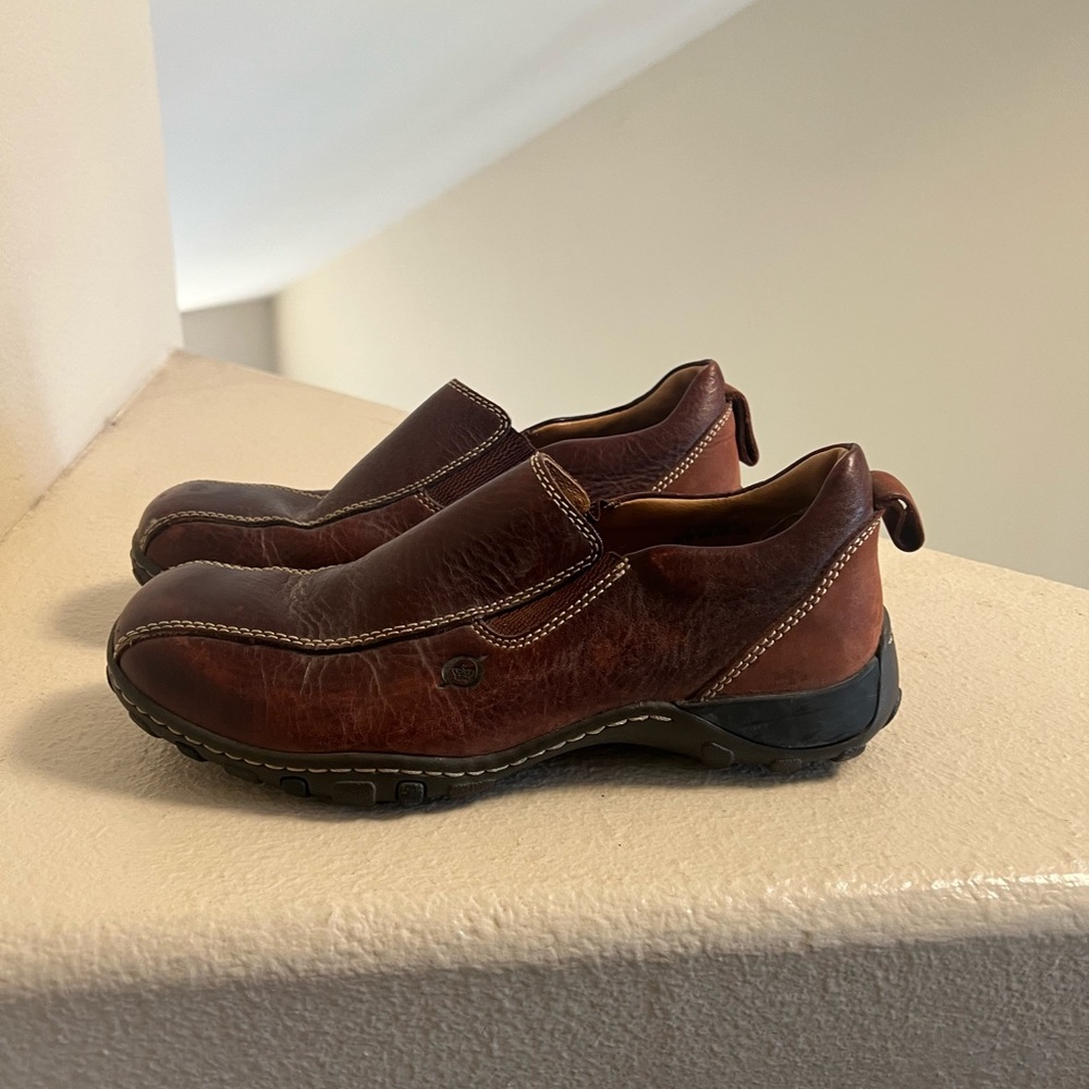 - Born Winfield Twp-Tone Men's Leather Loafer Slip Ons Size 7.5